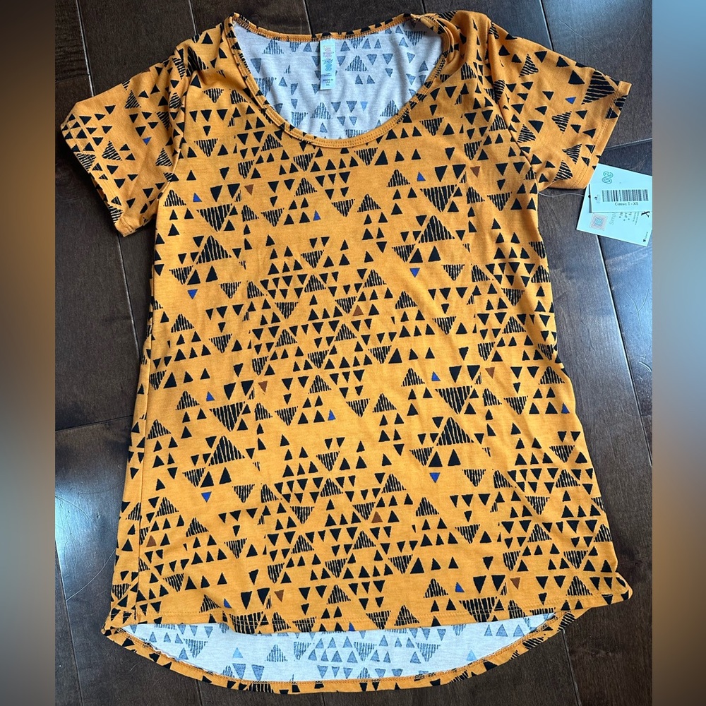 NWT LuLaRoe Classic T size XS